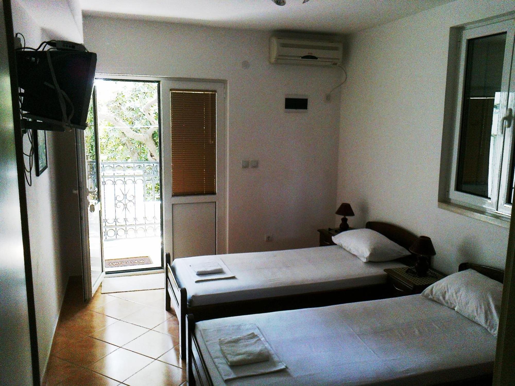 Oaza Guest House スヴェティ・ステファン 部屋 写真