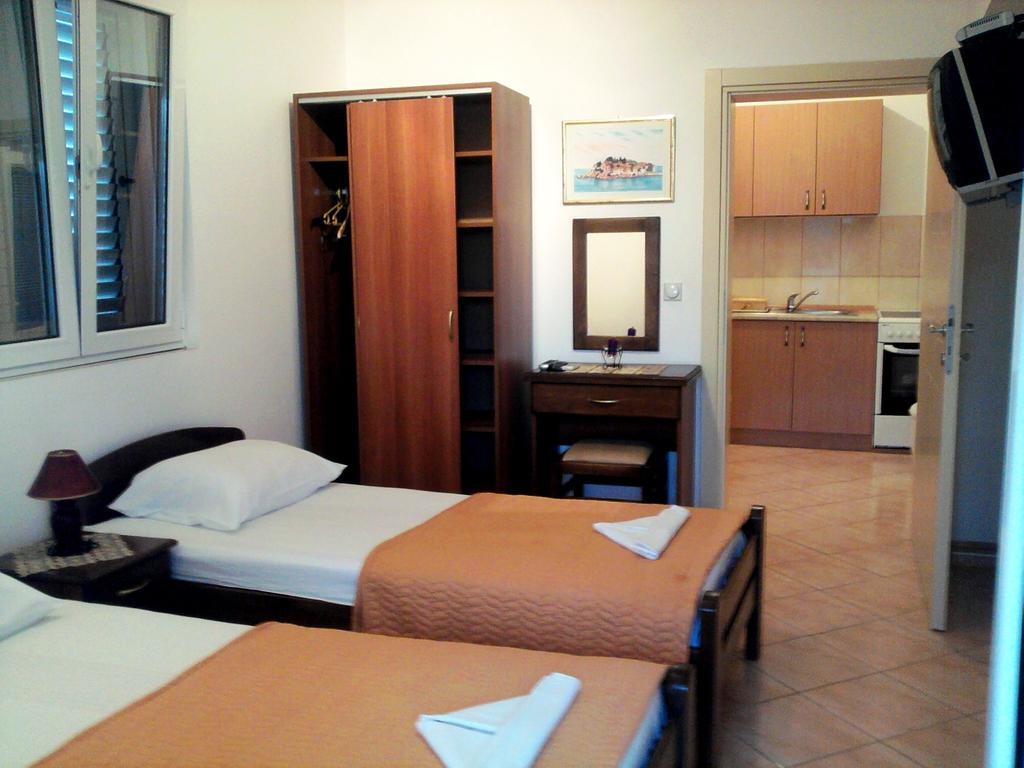 Oaza Guest House スヴェティ・ステファン 部屋 写真