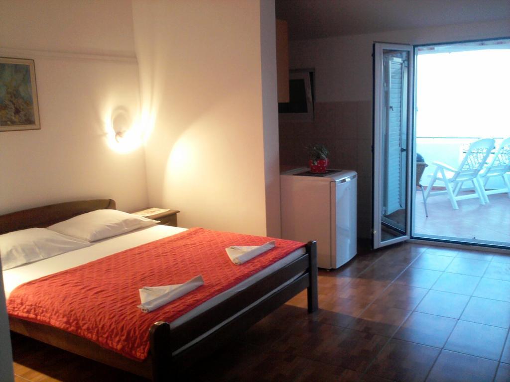 Oaza Guest House スヴェティ・ステファン 部屋 写真